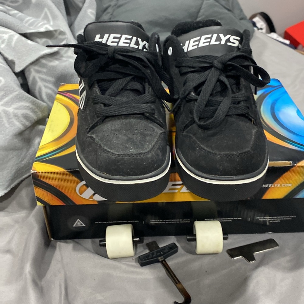 heelys with box - Picture 2 of 3